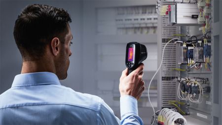 HM-TP31-3AUF-E1L | Caméra thermique E1L, 160 x 120 px, -20°C à +550°C, écran 2.4'', 25 Hz, pointeur laser